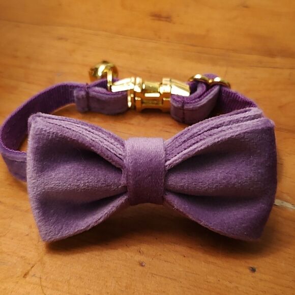 Purple Velvet Bow Cat Collar with Gold Bell and Breakaway Closure NWOT - Picture 1 of 7